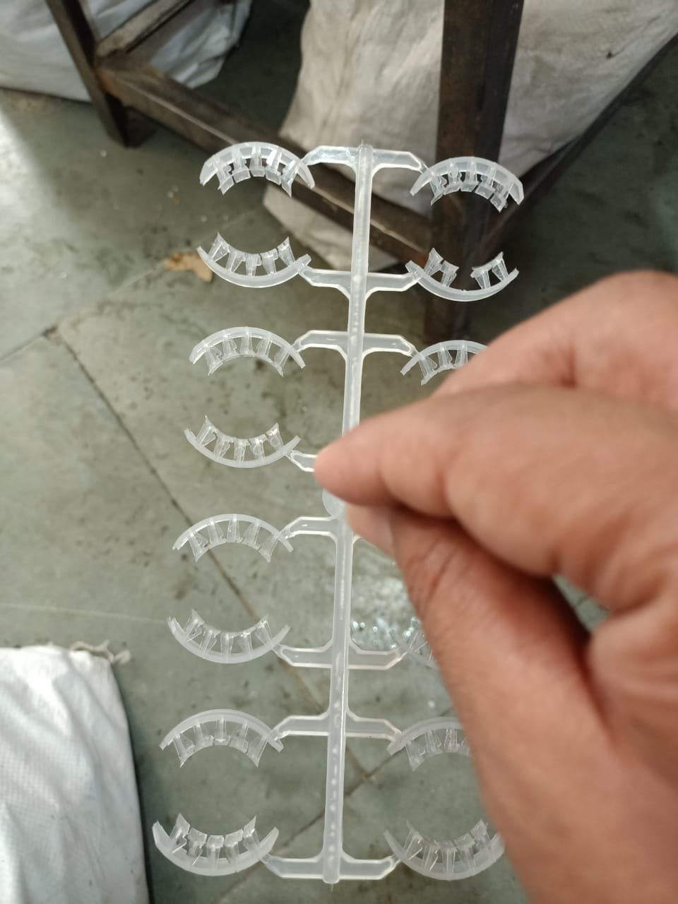 Shivansh Enterprises Plant Branch Guide — Clip Type actual product photograph
